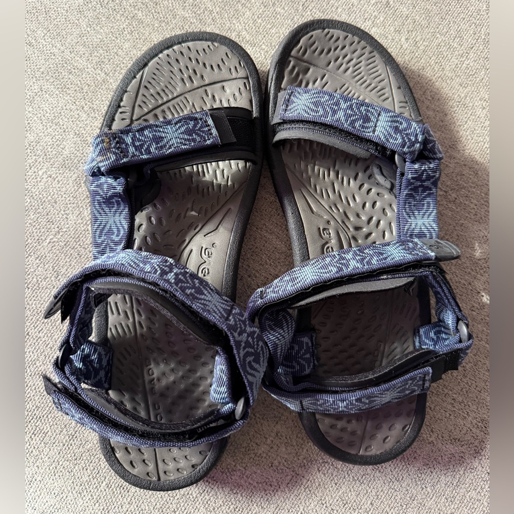 women's tevas